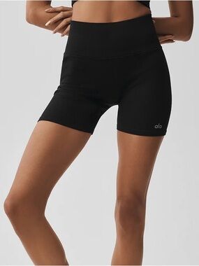 NWT  Alo Yoga Seamless Ribbed Favorite Short